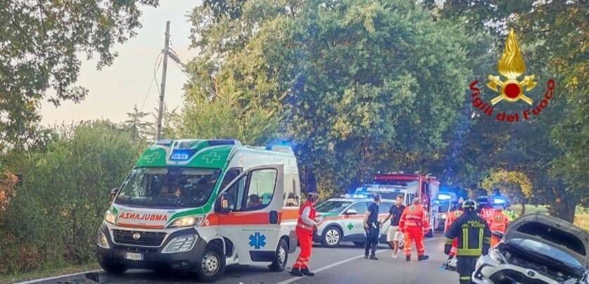Scontro frontale tra due auto a Canali: sei feriti