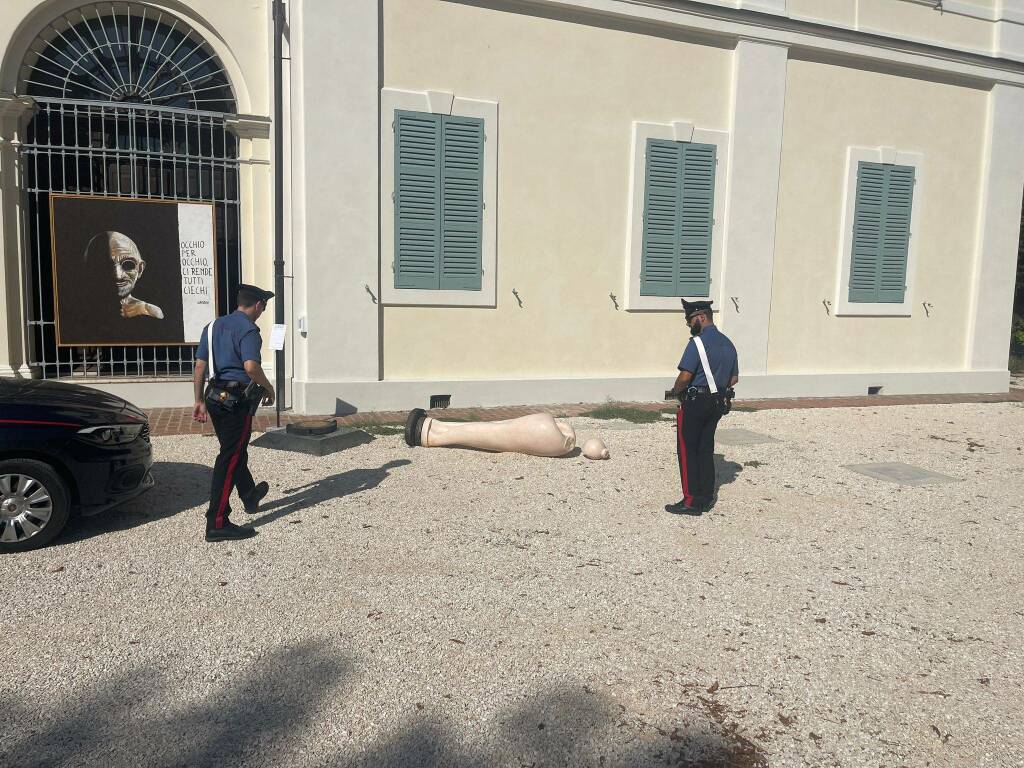 Reggiolo, vandali distruggono statua da 100mila euro