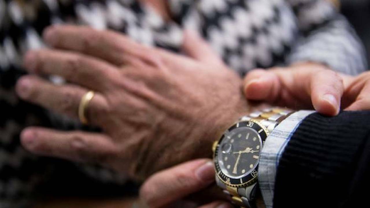 Correggio, ruba Rolex da 10mila euro a un anziano