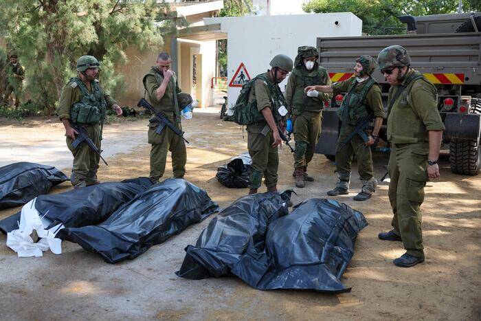Israele, orrore nel kibbutz di Kfar Azza, “neonati decapitati”