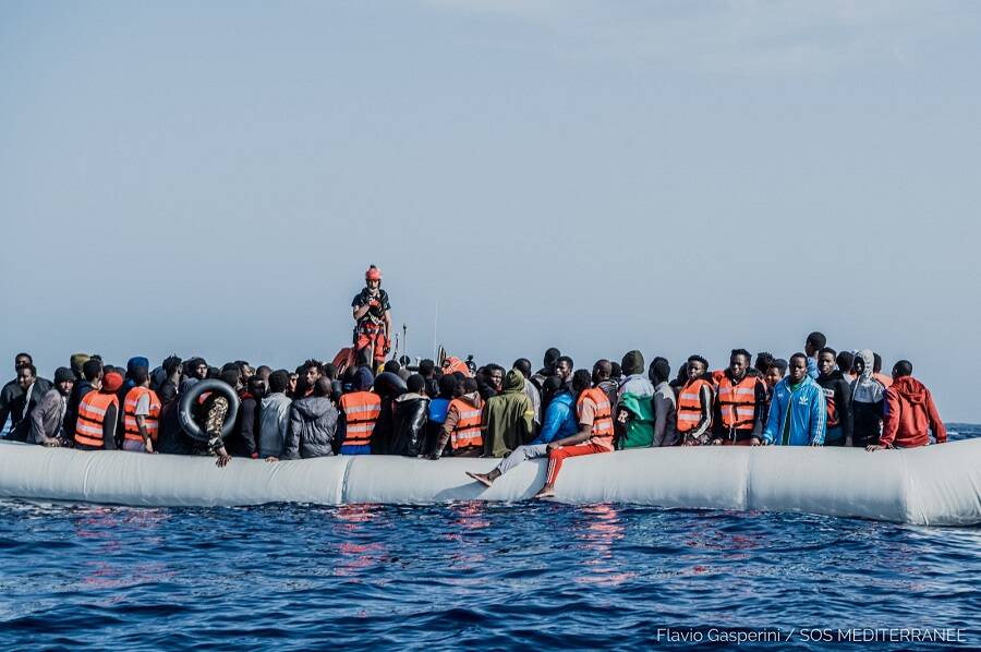 Migranti su nave Geo Barents, sei a Reggio Emilia