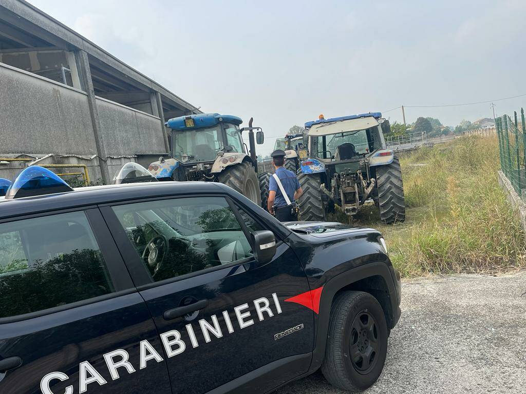 Luzzara, i carabinieri recuperano due trattori rubati