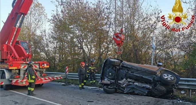 Serramazzoni, Suv contro camion: tre morti