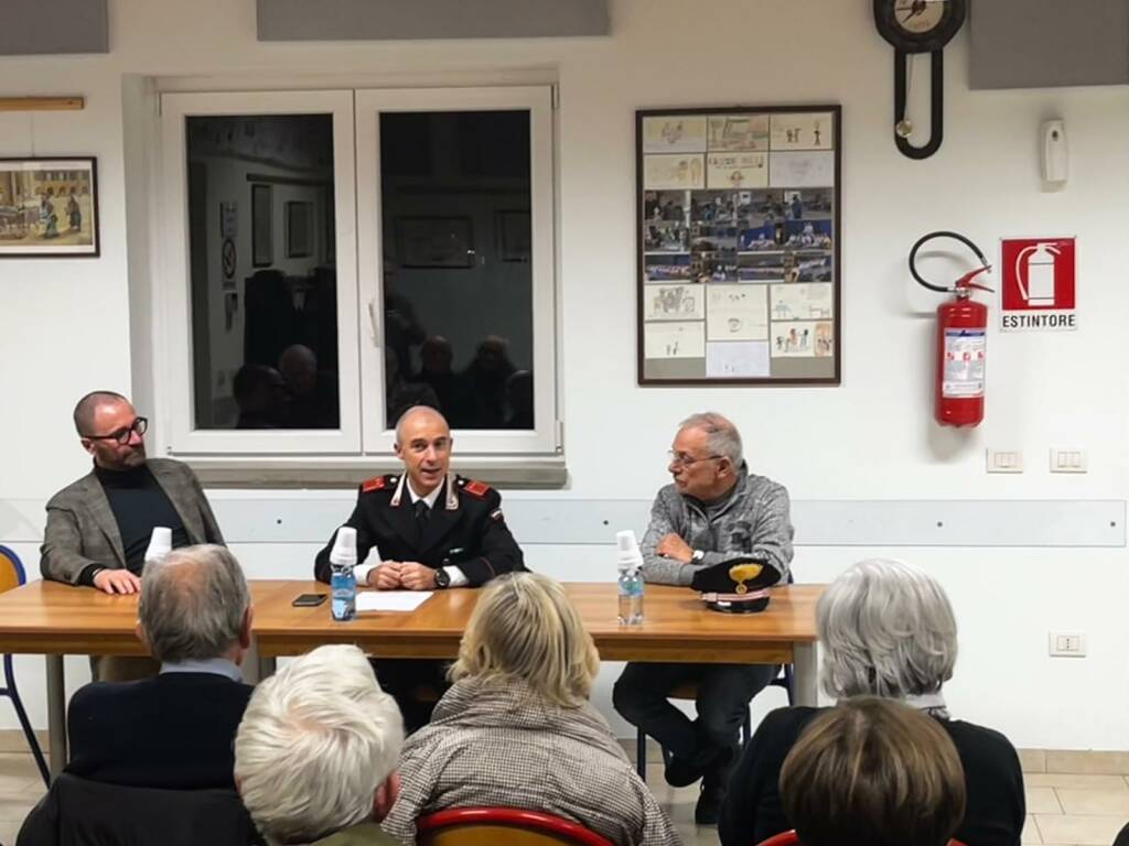 Correggio, i carabinieri danno consigli antitruffa agli anziani
