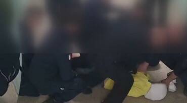 “Tortura in carcere” a Reggio Emilia, il video del pestaggio