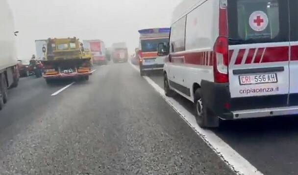 A1, maxitamponamento per la nebbia fra Parma e Piacenza
