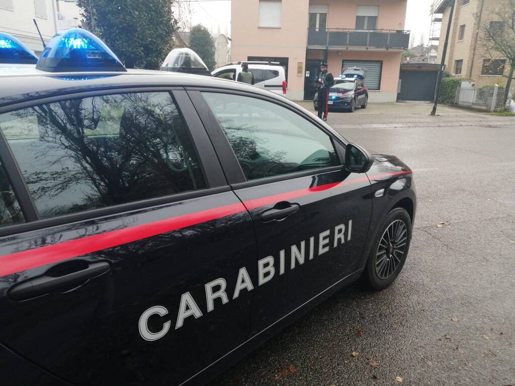 Montecchio, tenta furto su furgone: denunciato