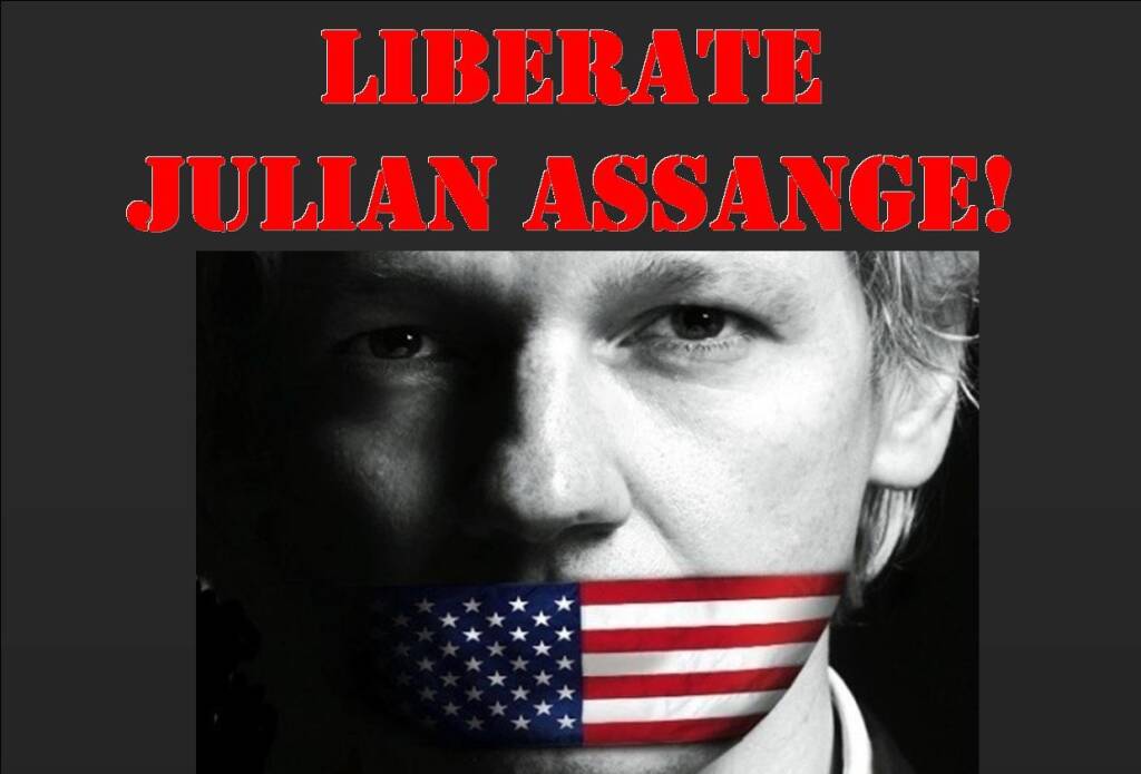 Flash mob per Julian Assange davanti ai musei civici