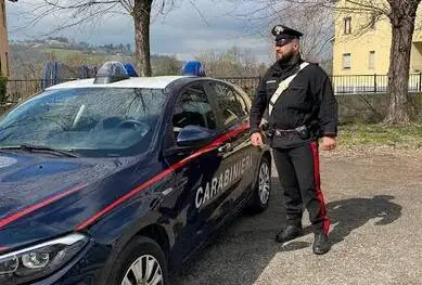 Canossa, giravano con borse antitaccheggio: denunciate