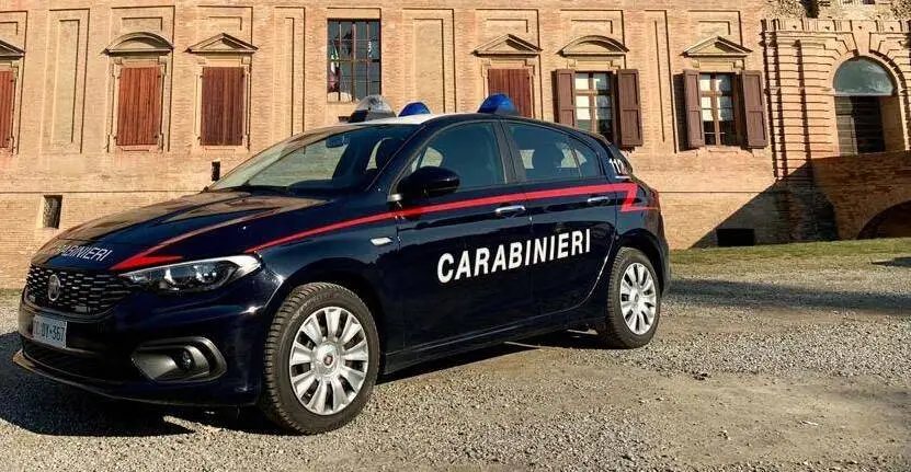 Scandiano, coltello nel marsupio: giovane denunciato