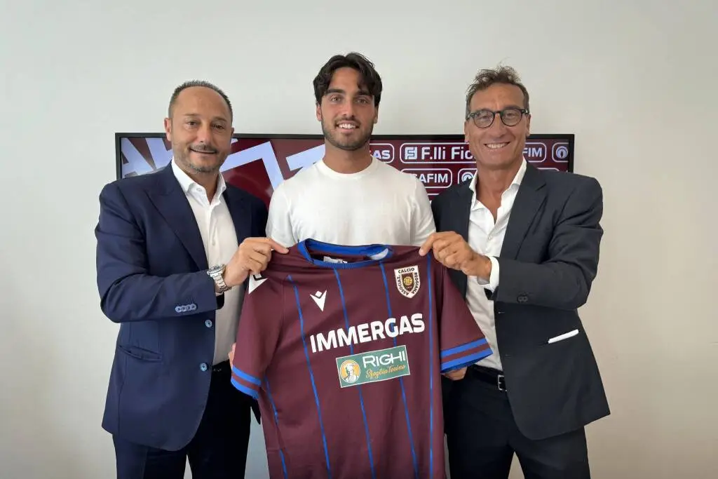 Calciomercato, il centrocampista Alessandro Sersanti veste granata