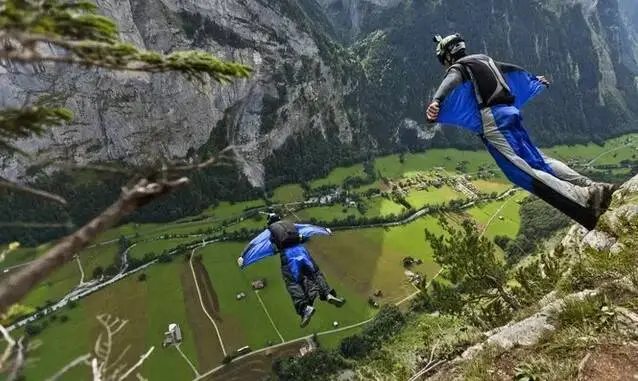 Val Badia, base jumper si schianta su una roccia e muore